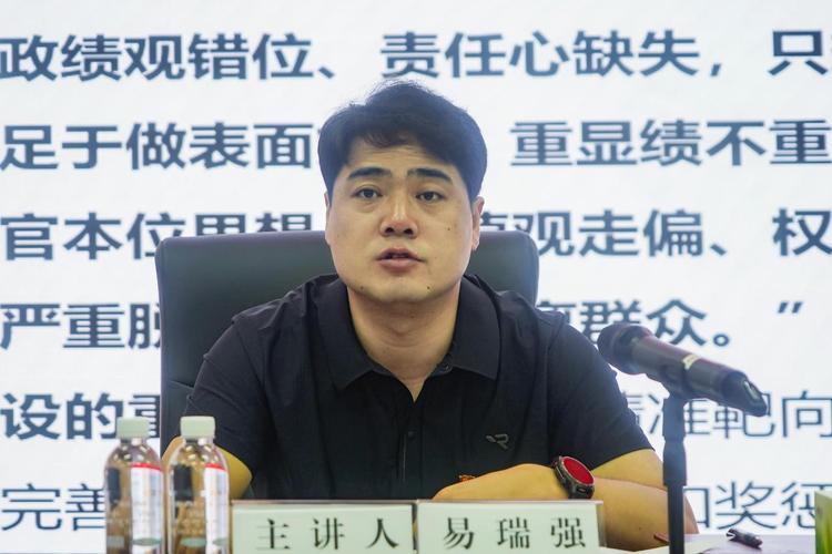 树立和践行正确政绩观 奋力创造经得起历史和人民检验的新业绩——在公司领导班子成员专题党课上的报告