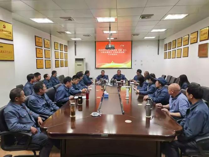 以理论之光照亮实践之路 一堂高质量专题党课的内在逻辑与时代价值