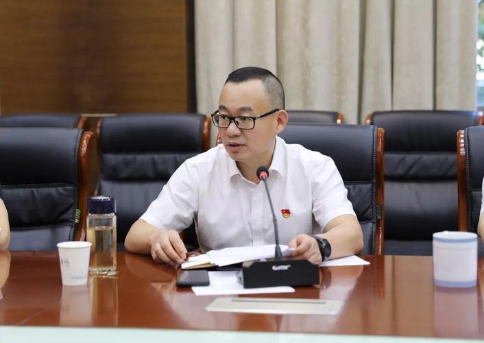 专题党课 激荡起初心的浑厚力量